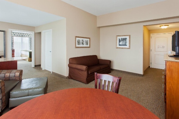 Holiday Inn Express & Suites Baton Rouge East image 2