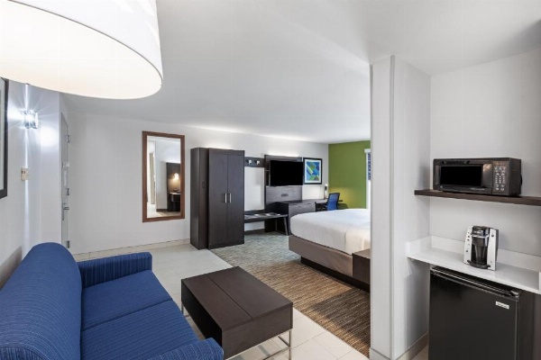 Holiday Inn Express & Suites Baton Rouge East image 23