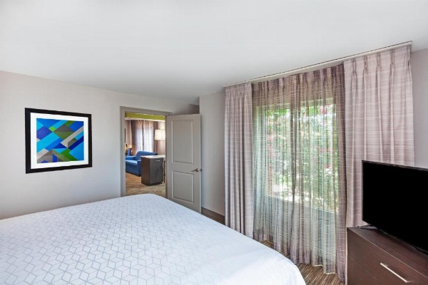 Holiday Inn Express & Suites Baton Rouge East image 24