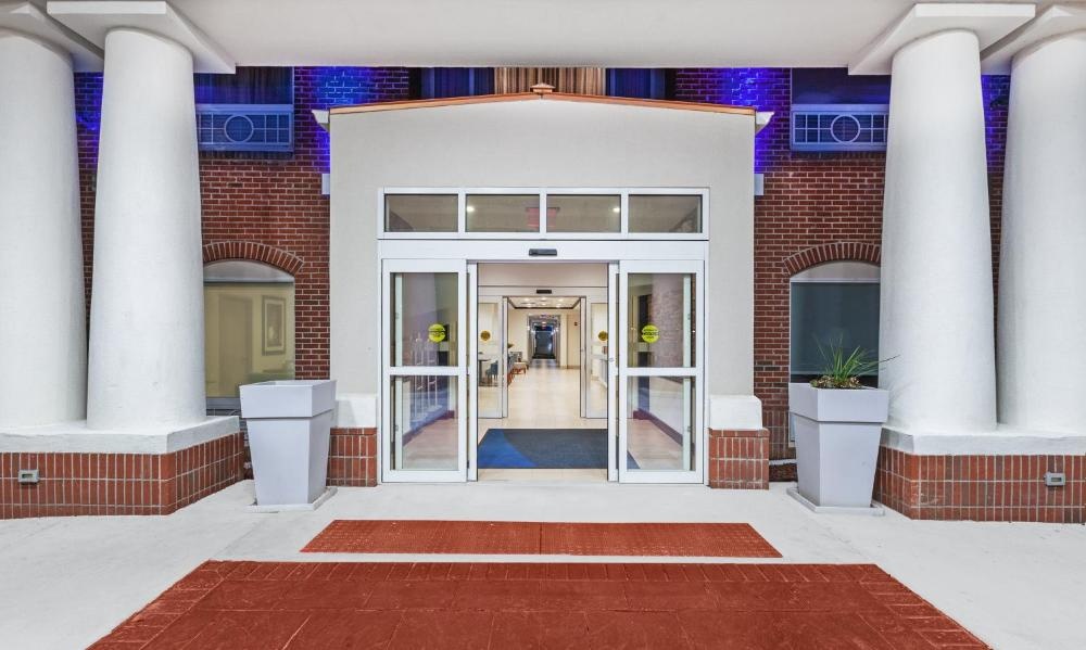 Holiday Inn Express & Suites Baton Rouge East